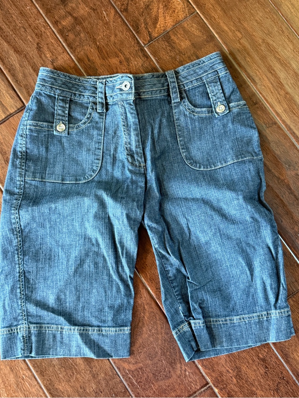 Chico’s Platinum Denim Bermuda Shorts Size 0 (US 8/10) Blue Patch Pocket Casual